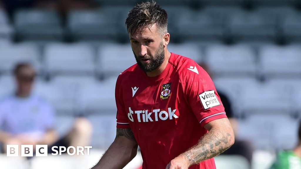 Dorking Wanderers 05 Wrexham Palmer shines as five star Dragons win