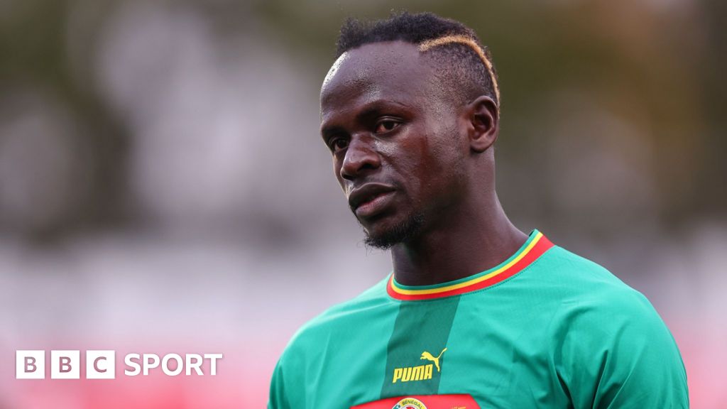 World Cup 2022: Senegal forward Sadio Mane has knee surgery - BBC