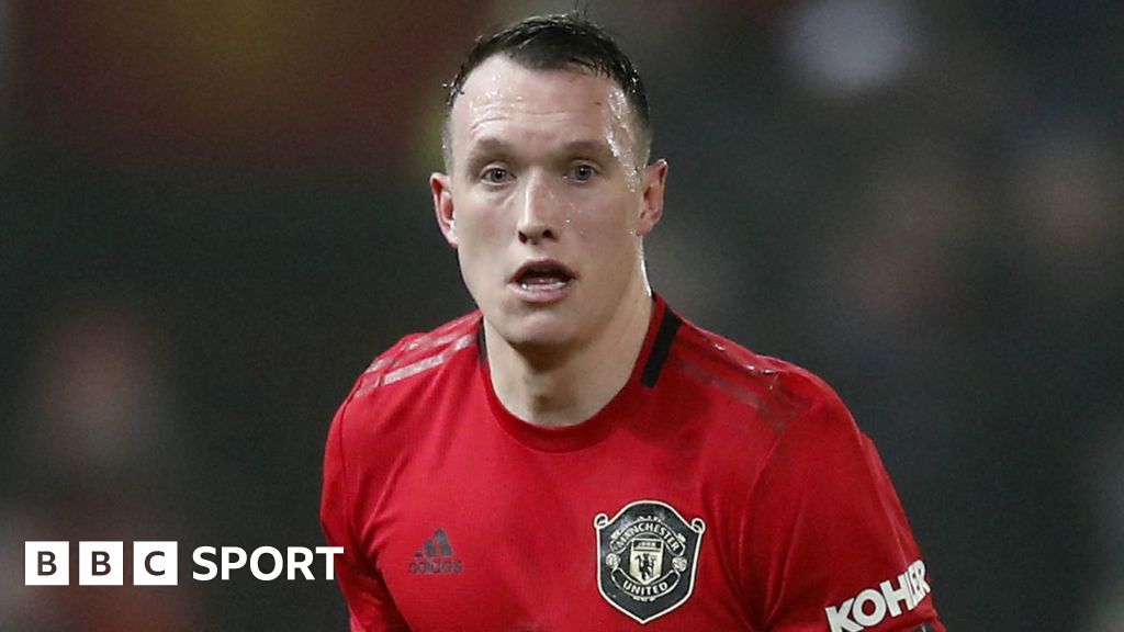 Manchester United: Twitter apology over Phil Jones post - BBC Sport