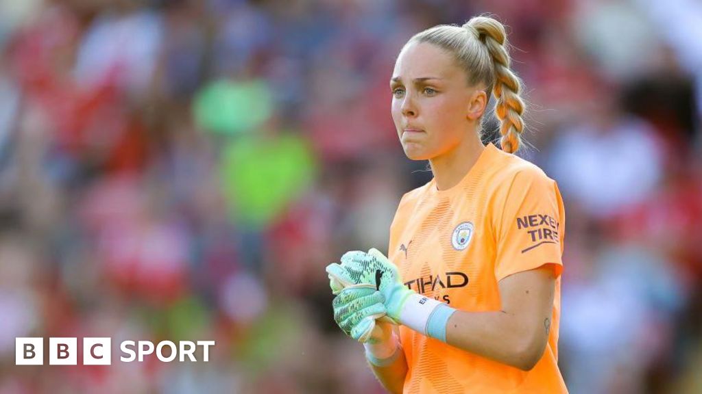 England keeper Roebuck joins Barca from Man City