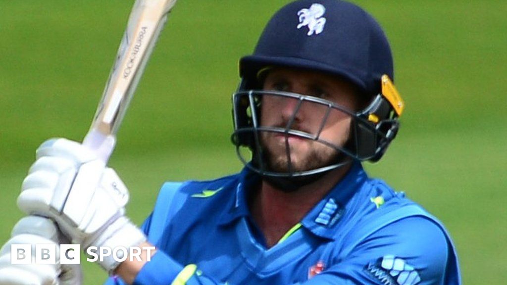 Alex Blake Kent Batsman Agrees New Contract With Club Bbc Sport