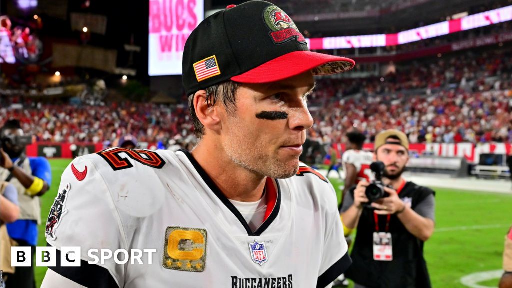 Tom Brady leads comeback, keeps Buccaneers atop division ahead of  'championship game' vs. Panthers