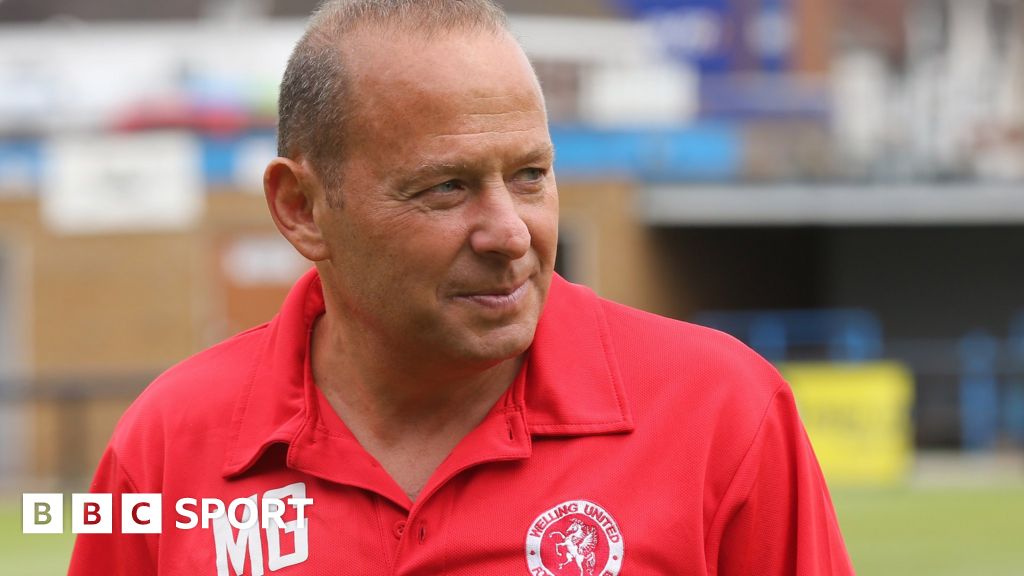 Вустер сити футбольный клуб. Welling united. Обои на телефон футбольные клубы. Оллс лого. Sutton united logo.