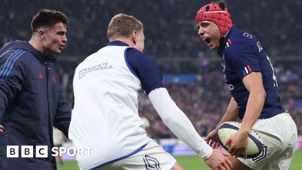 France 30-29 New Zealand: Hosts inflict All Blacks’ first autumn loss