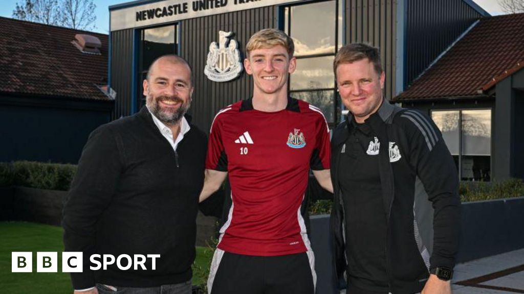 Anthony Gordon Signs Long-Term Contract with Newcastle