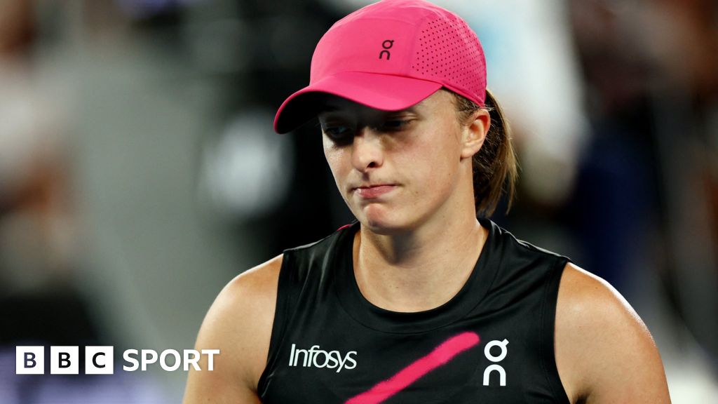 Dubai Tennis Championships: World number one Iga Swiatek loses semi-final against qualifier Anna Kalinskaya