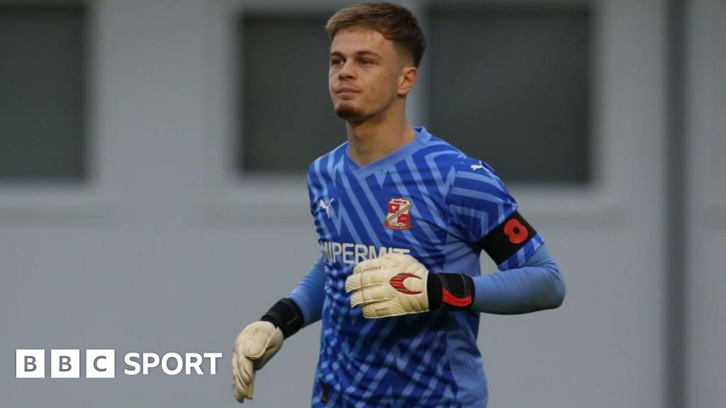 Goalkeeper Murphy Mahoney signs contract extension with QPR - BBC Sport