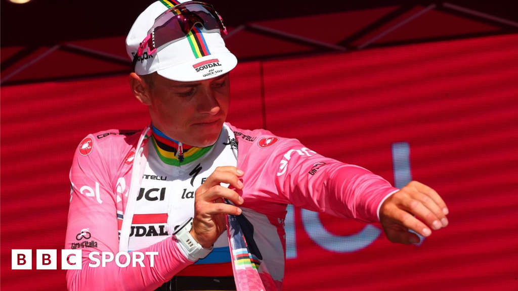 Giro d’Italia: Remco Evenepoel vince la cronometro della prima tappa