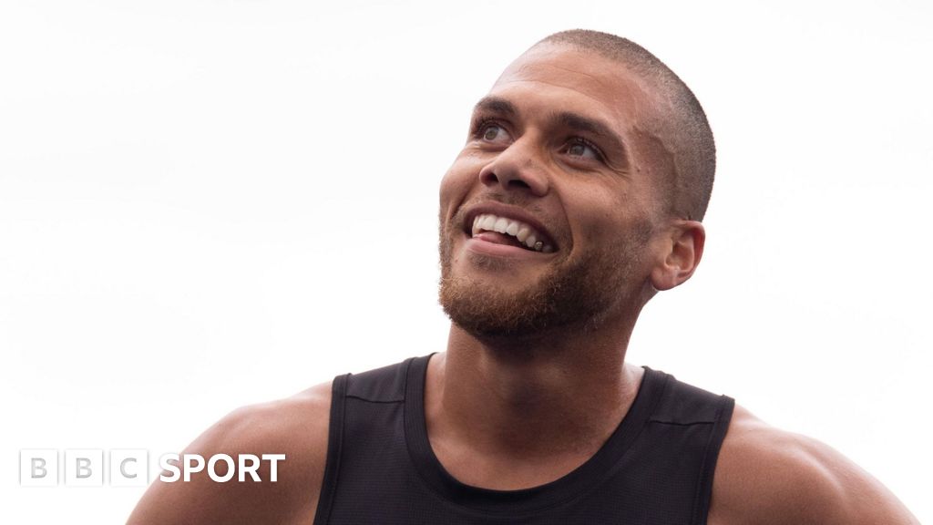 Britain's Giles breaks men's road mile world record