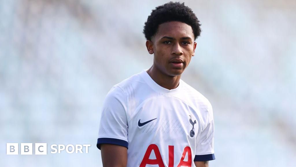 Tottenham news: Leo Black signs first professional contract - BBC