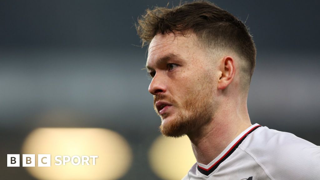 Josh McEachran: Oxford United sign MK Dons midfielder on free - BBC Sport