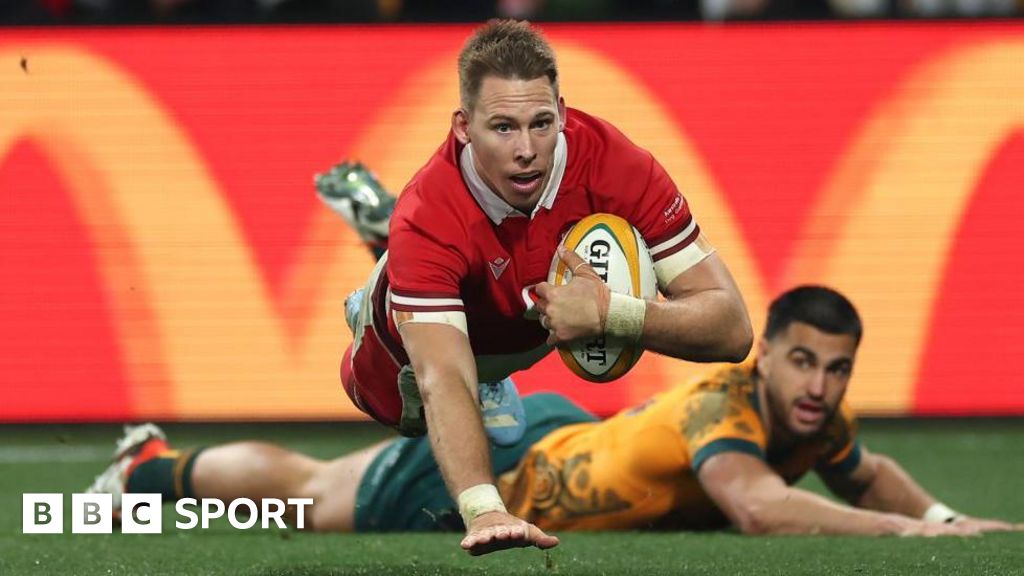 Liam Williams: Wales full-back leaves Kubota Spears to return to UK