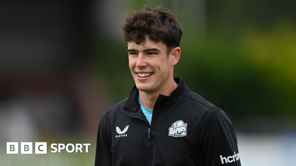 Josh Baker: Worcestershire spin bowler dies, aged 20