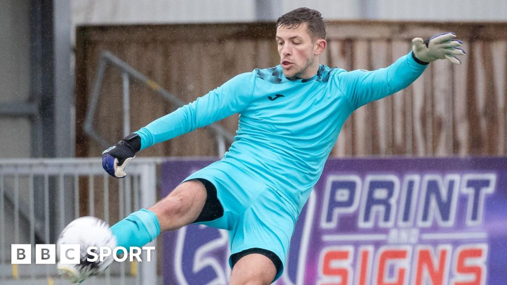 Dan Lavercombe: Truro City sign goalkeeper on two-year deal - BBC Sport