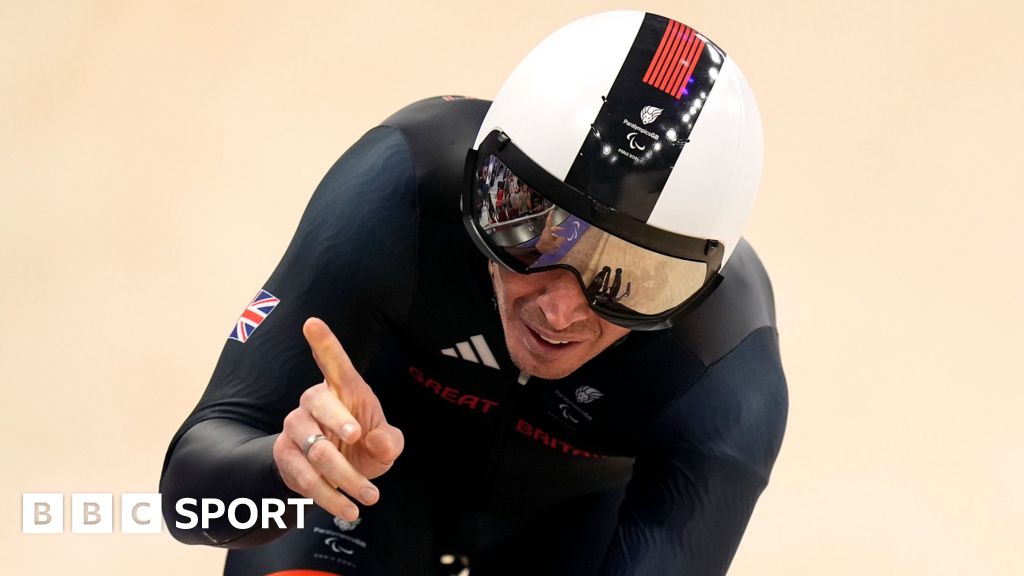 Paris Paralympics 2024: Van Gass wins GB’s first cycling gold of Paris