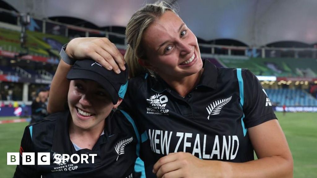 New Zealand into T20 World Cup semis after Pakistan all out for 56