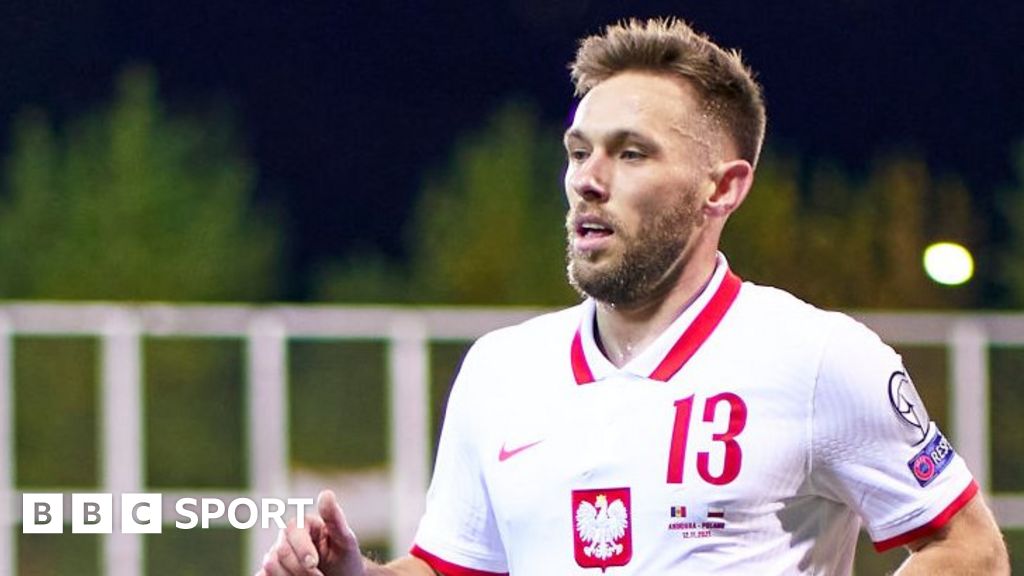 Poland drop defender Maciej Rybus after transfer to Russian club