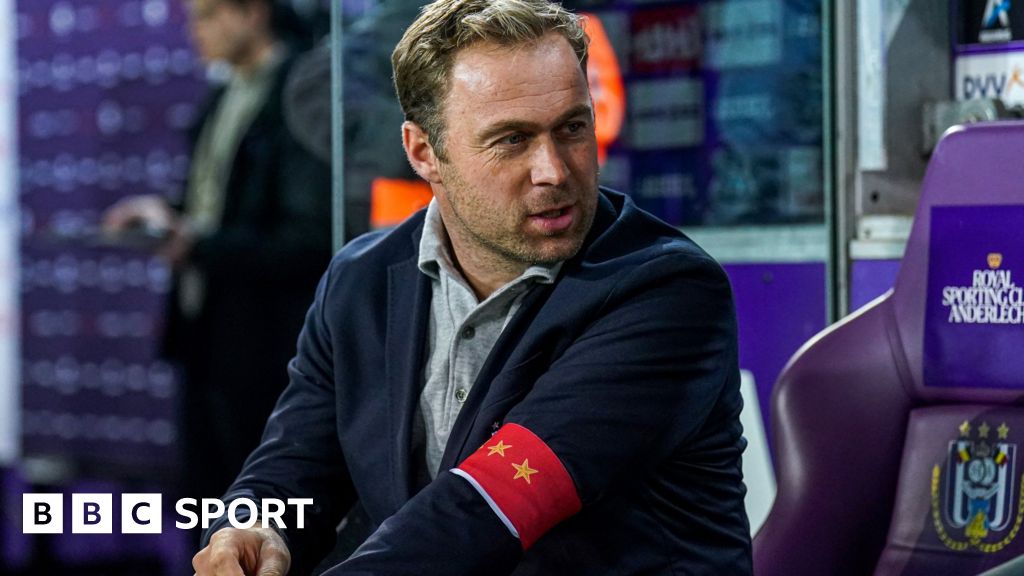 RSCA Futures' head coach Robin Veldman talks to his players after a soccer  match between RSC, Stock Photo, Picture And Rights Managed Image. Pic.  VPM-43653717