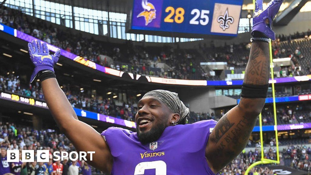 NFL London: Minnesota Vikings beat New Orleans Saints 28-25 in Tottenham  thriller - BBC Sport