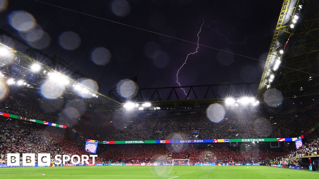 Lightning & heavy rain temporarily stop Germany v Denmark game