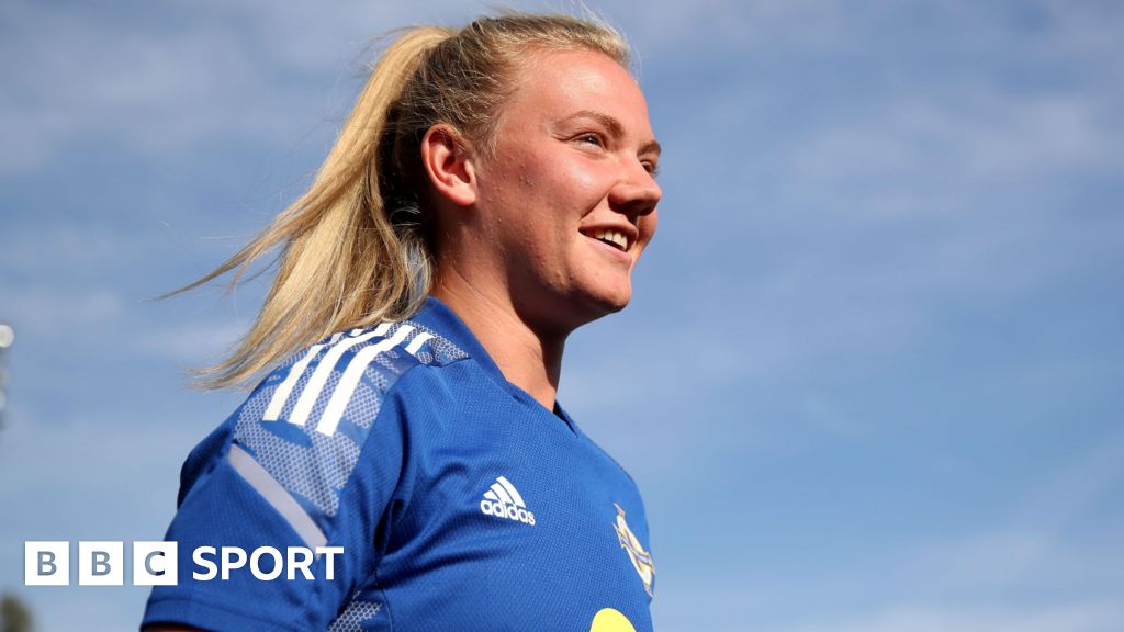 Jackie Burns: Northern Ireland goalkeeper signs for Bristol City