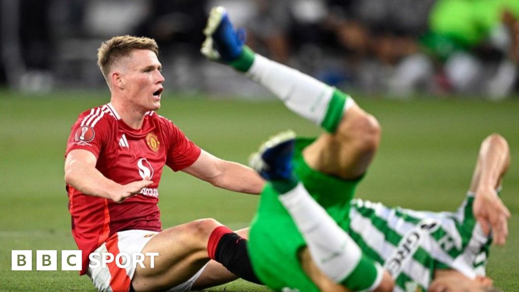 Fulham make £20m bid for Man Utd's Scotland midfielder McTominay