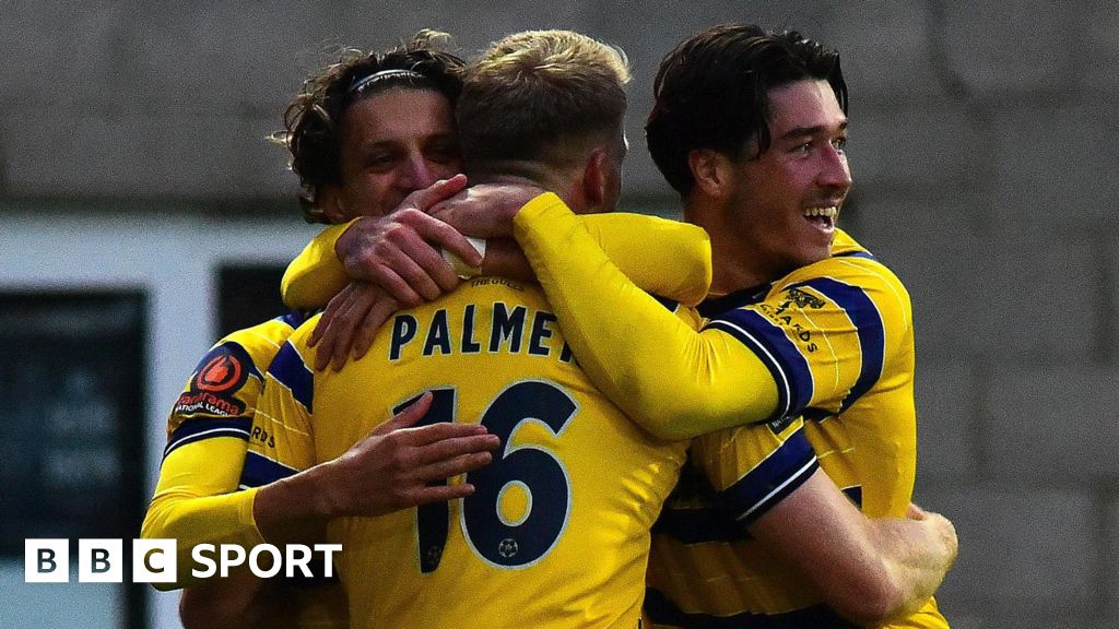 Torquay United Faces Bishops Cleeve in FA Cup