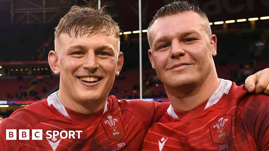 Wales reveal 39 man squad to face England