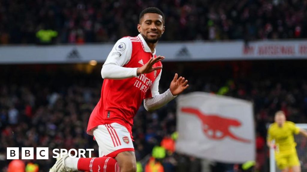 Arsenal announce retained list as Reiss Nelson talks continue BBC Sport