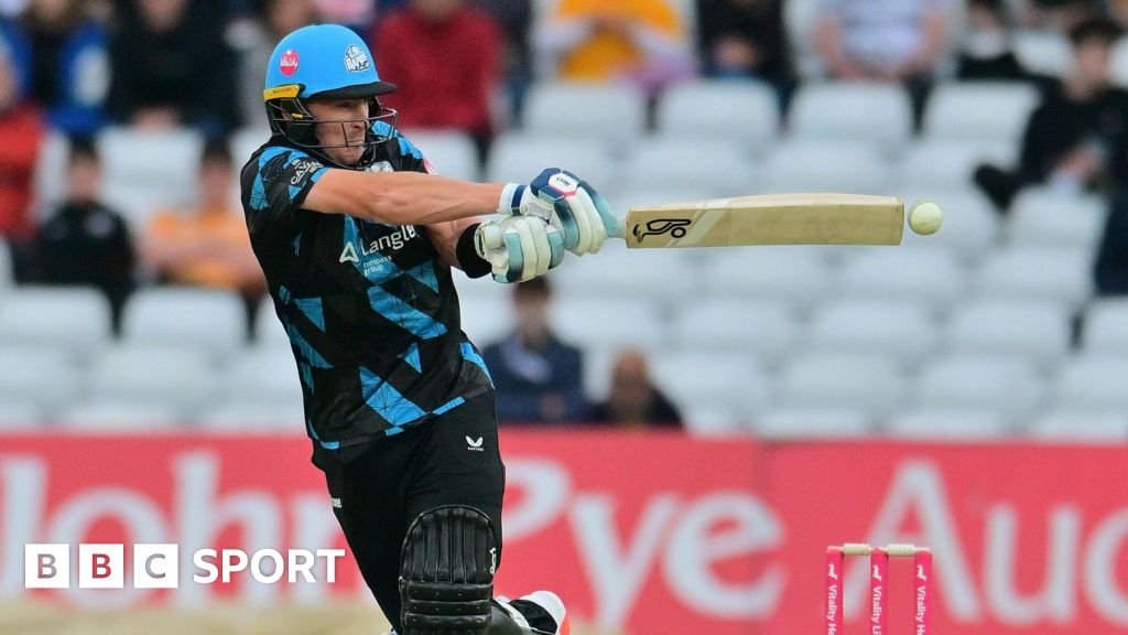 Smith stars as Worcestershire and Glamorgan win