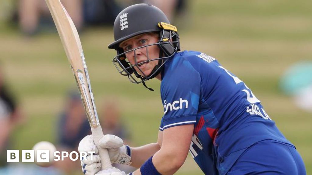 Heather Knight: Somerset appoint England captain at adviser