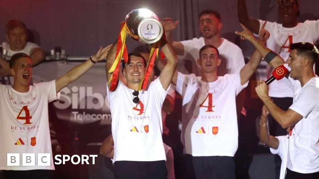 Fans celebrate after Spain's royal welcome in Madrid