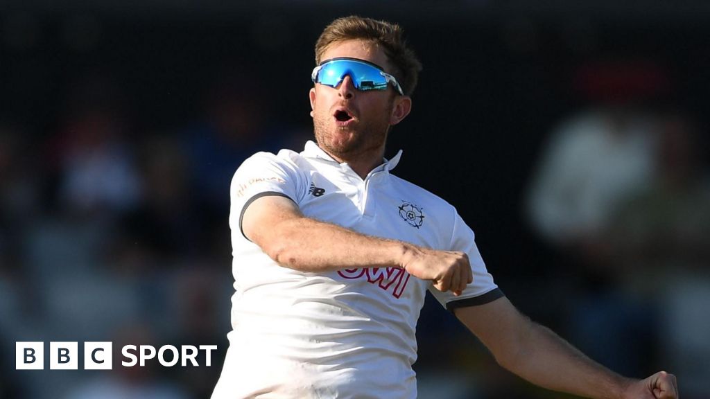 County Championship: Liam Dawson helps Hampshire to win over Lancashire