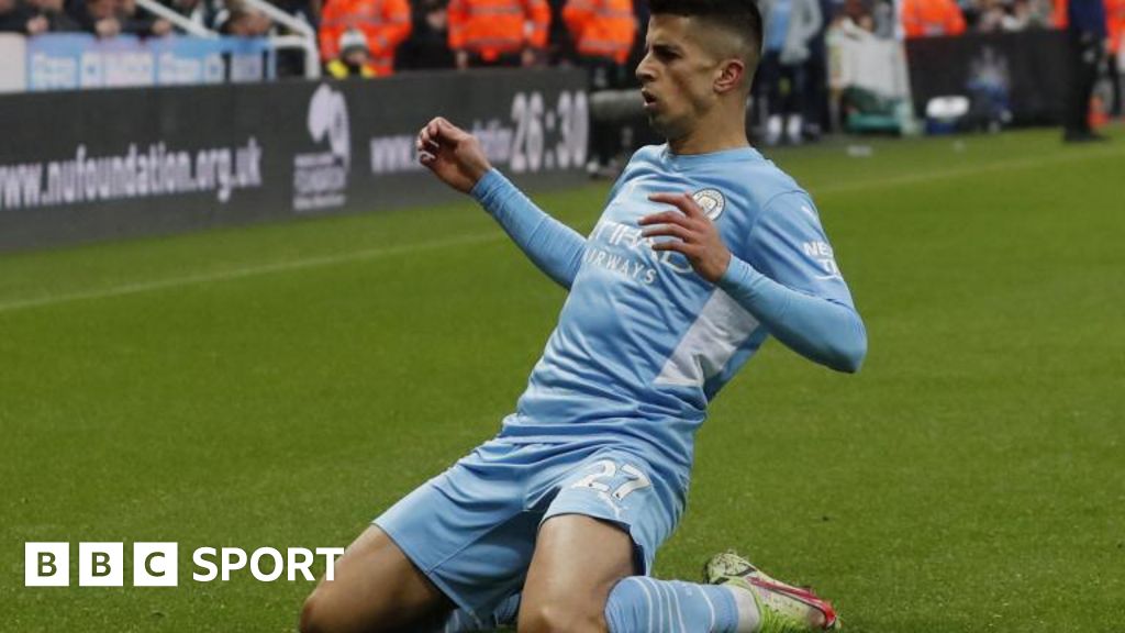Manchester City 'head and shoulders' above rest - BBC Sport