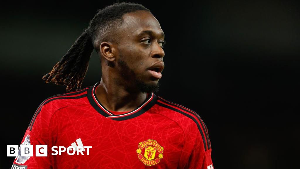 West Ham sign Man Utd defender Wan-Bissaka for £15m