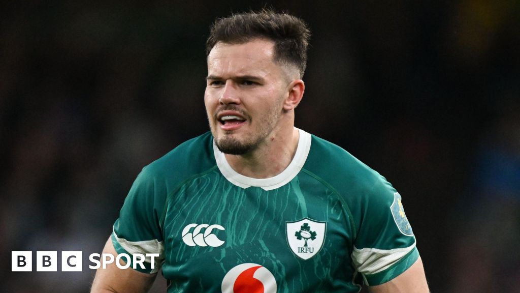 Jacob Stockdale: Ireland wing injured hamstring in Fiji win