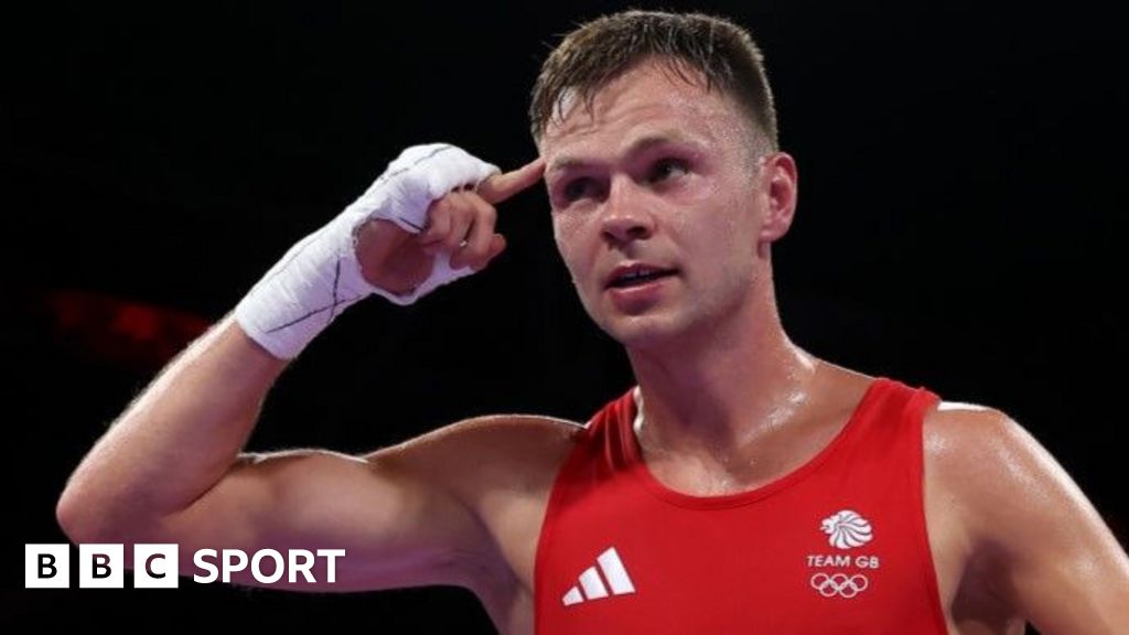 Richardson keeps GB hopes alive in Olympic boxing