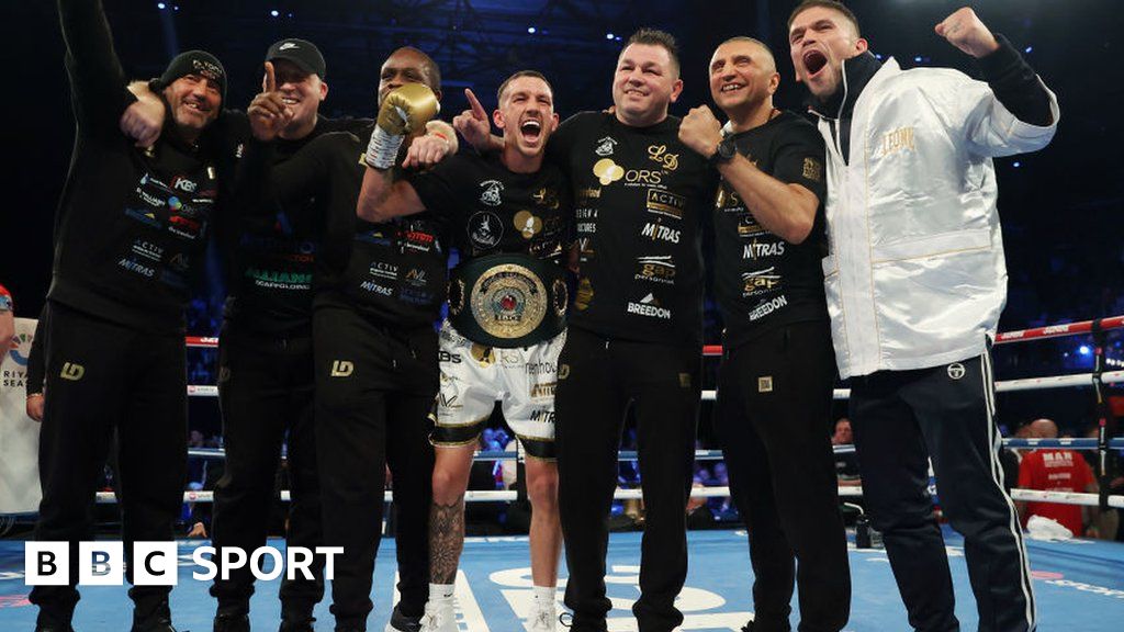 Unbeaten Davies on path with second-round stoppage