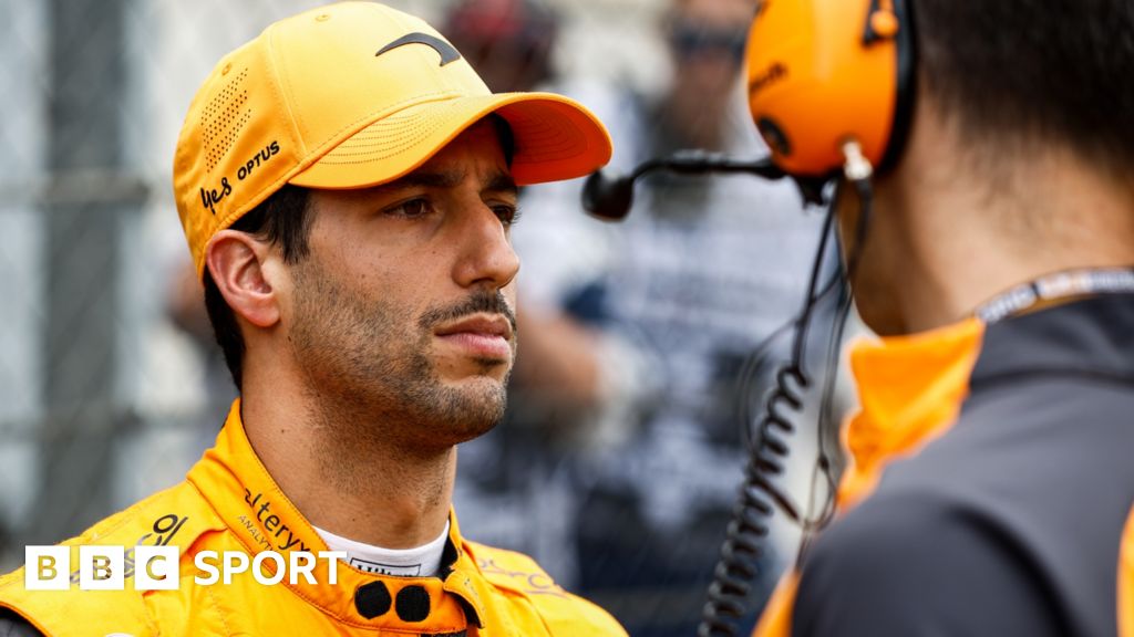 Daniel Ricciardo 'committed' to staying at McLaren - BBC Sport