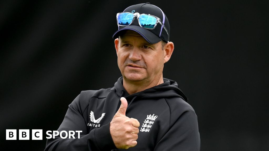Inglaterra, favorita en la T20 azotada por la lluvia: entrenador Mott