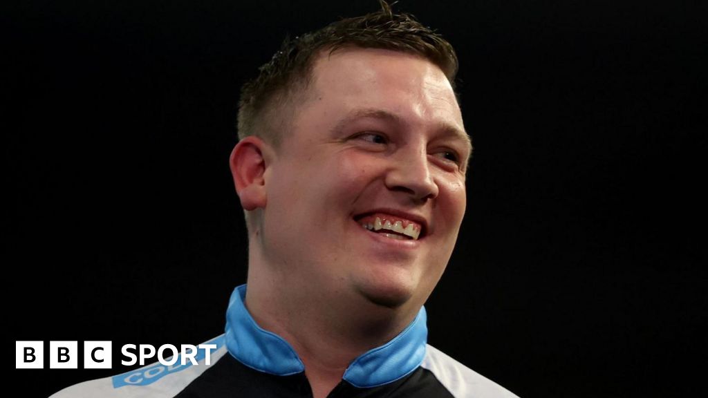 Players Championship darts: Chris Dobey beats Stephen Bunting to win third title of the year