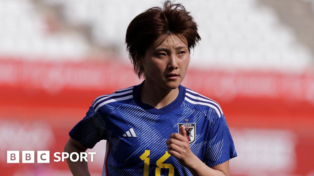 featured image thumbnail for post Everton sign Japans ex-West Ham midfielder Hayashi