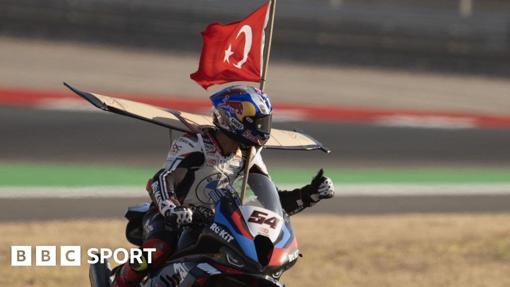 Razgatlioglu continues record Superbikes streak