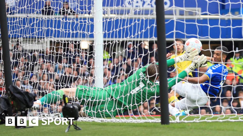 Jordan Pickford 'one of best I've worked with' - BBC Sport