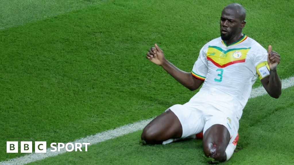 World Cup 2022: Senegal forward Sadio Mane has knee surgery - BBC