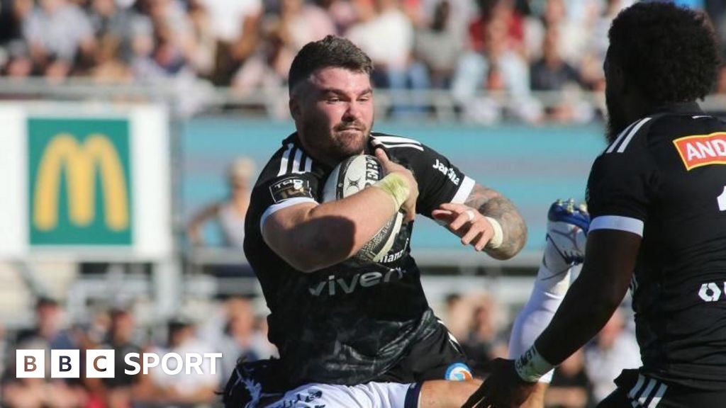 Newcastle sign centre Arnold on two-year deal