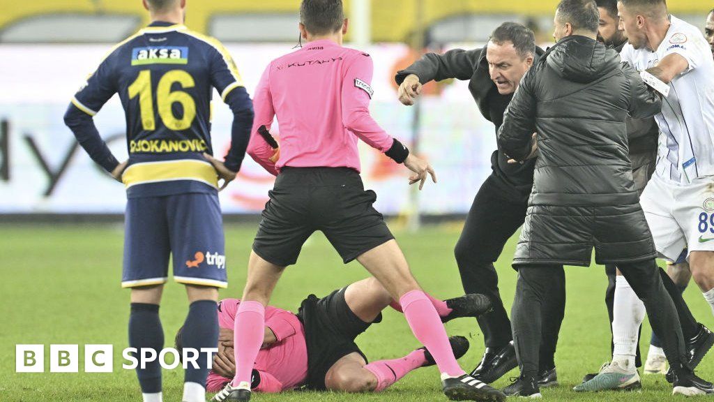 Turkish football on hold after club president punches referee – BBC Sport