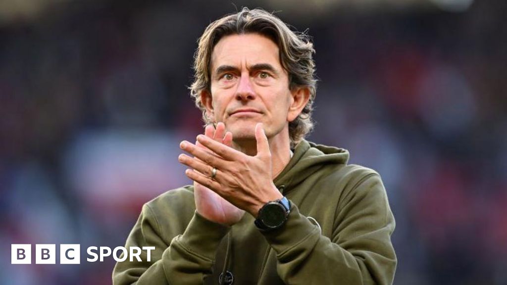 Thomas Frank: el técnico del Brentford está “feliz” en el club por el vínculo con el Manchester United