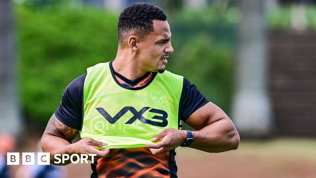 I was overwhelmed by online racist abuse - Hewitt