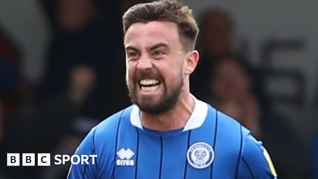 Eoghan Oconnell Charlton Sign Former Rochdale Defender On Free Transfer Bbc Sport 7432